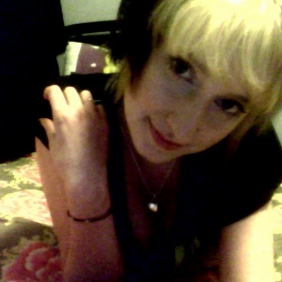 Meet your Posher, Katie - Picture 1 of 1